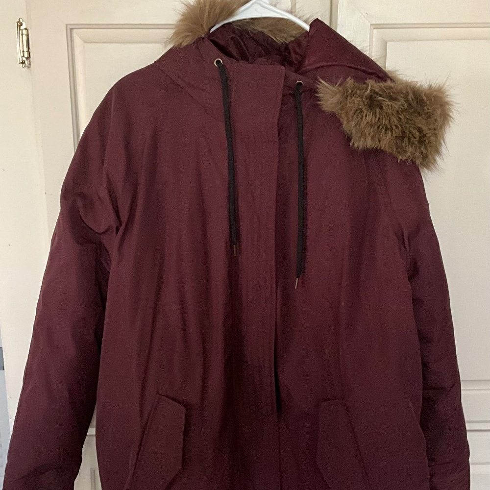 Old Navy like EUC new XL Winter jacket with faux fur hood for ski snow rain cold - Picture 4 of 11